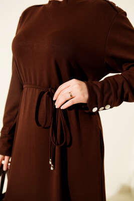 Metal Düğme Süslemeli Bağcıklı Elbise Kahve - Elbise