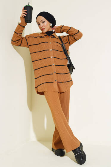 Metal Düğmeli Çizgili Triko İkili Takım Latte - İkili Takım
