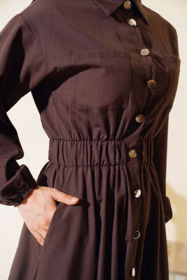 Metal Düğmeli Elbise Kahve - Tesettür Elbise