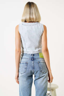 Metal Düğmeli Kot Yelek Buz Mavisi - Kadın Giyim Modelleri