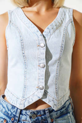 Metal Düğmeli Kot Yelek Buz Mavisi - Kadın Giyim Modelleri