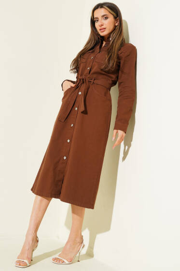 Metal Düğmeli Kuşaklı Gabardin Midi Elbise Kahve - Kadın Giyim Modelleri