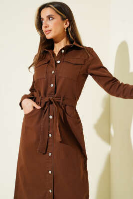 Metal Düğmeli Kuşaklı Gabardin Midi Elbise Kahve - Kadın Giyim Modelleri