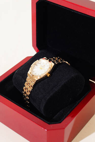 Metal Geniş Kordonlu Kadın Kol Saati Gold - Saat