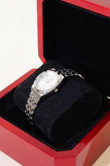 Metal Geniş Kordonlu Kadın Kol Saati Gümüş - Saat