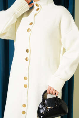 Metal Gold Düğmeli Uzun Triko Hırka Ekru - Hırka