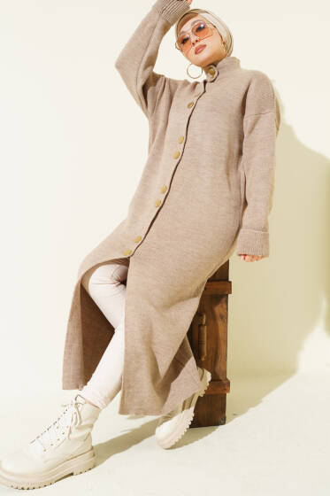 Metal Gold Düğmeli Uzun Triko Hırka Vizon - Hırka