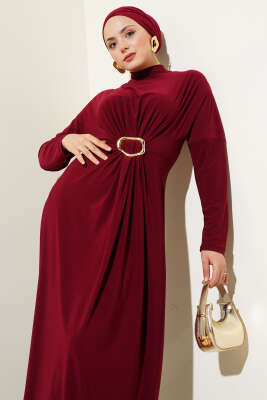 Metal Tokalı Büzgülü Elbise Bordo - Tesettür Elbise