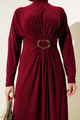 Metal Tokalı Büzgülü Elbise Bordo - Tesettür Elbise