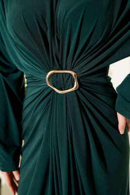 Metal Tokalı Büzgülü Sandy Elbise Zümrüt - Elbise