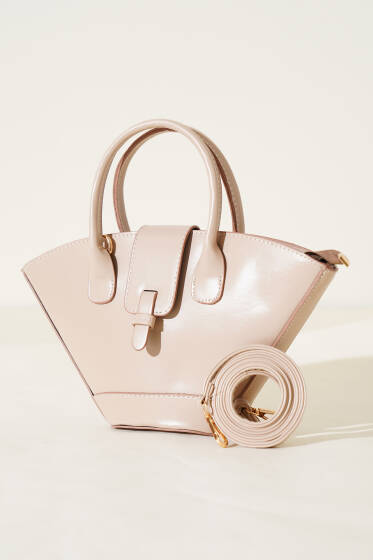 Mıknatıslı Fermuarlı Üçgen Çanta Bej - Kol Çantası