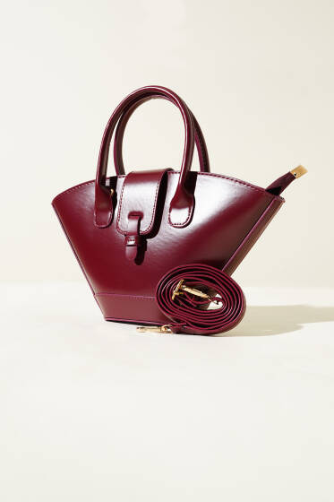 Mıknatıslı Fermuarlı Üçgen Çanta Bordo - Kol Çantası