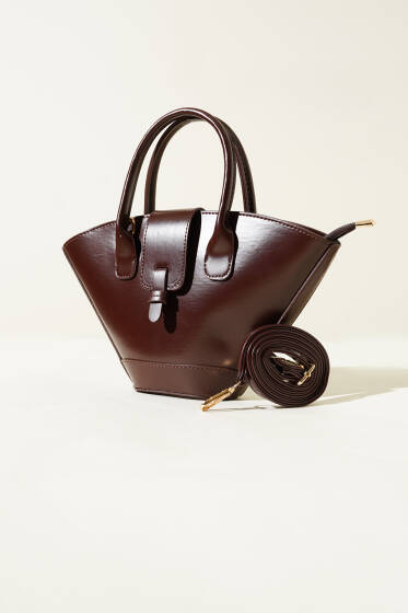 Mıknatıslı Fermuarlı Üçgen Çanta Kahve - Kol Çantası