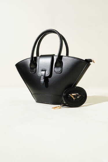 Mıknatıslı Fermuarlı Üçgen Çanta Siyah - Kol Çantası