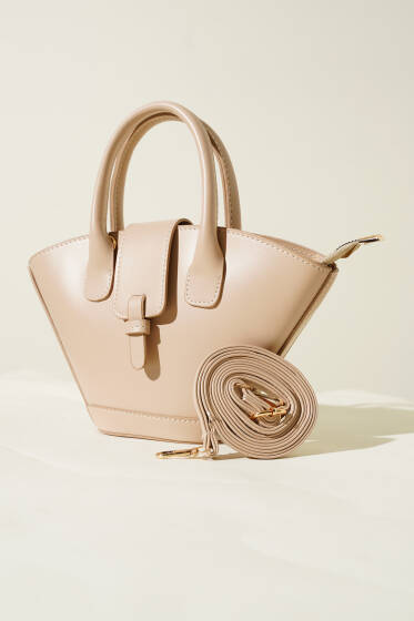 Mıknatıslı Üçgen El Çantası Bej - Kol Çantası