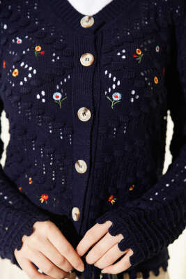 Mini Çiçek Nakışlı Kısa Triko Hırka Lacivert - Hırka