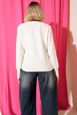 Mini Çiçek Nakışlı Triko Kazak Ekru - Kadın Giyim Modelleri