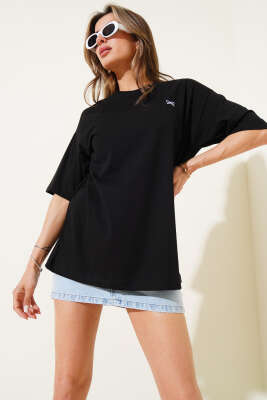 Mini Fiyonk Nakışlı T-shirt Siyah - Kadın Giyim Modelleri