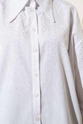 Mini Taşlı Sivri Yaka Gömlek Beyaz - Yılın Fırsatı