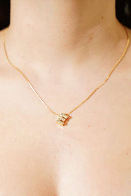 Modern E Harfi Taş İşlemeli Kolye Gold 