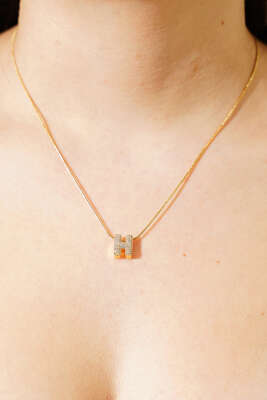 Modern H Harfi Taş İşlemeli Kolye Gold 