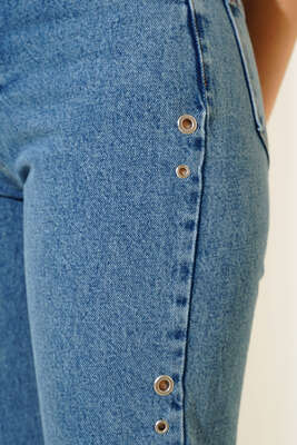 Mom Kuş Gözü Detaylı Kot Pantolon Kar Yıkama - Kadın Giyim Modelleri