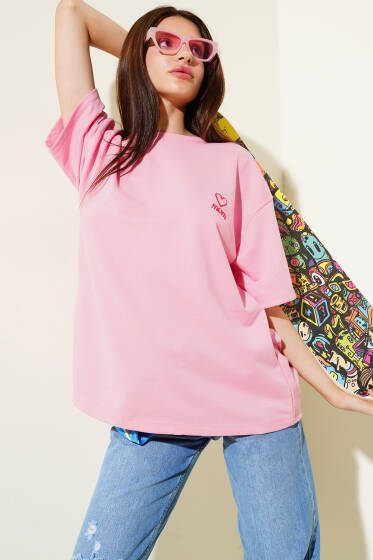 Mom Nakışlı T-shirt Pembe - Kadın Giyim Modelleri