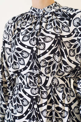 Desenli Boydan Düğmeli Kemerli Elbise Siyah - Tesettür Elbise