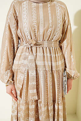 Nakış Detaylı Bağcıklı Elbise Vizon - Elbise