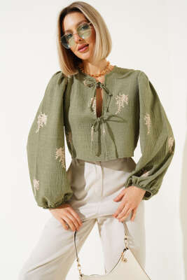 Nakış İşlemeli Önü Bağlamalı Bluz Haki 