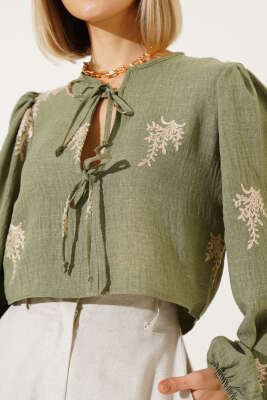 Nakış İşlemeli Önü Bağlamalı Bluz Haki - Kadın Giyim Modelleri