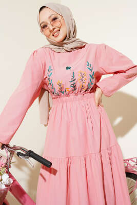 Nakışlı Bel Lastikli Kat Kat Elbise Pudra - Tesettür Elbise