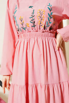 Nakışlı Bel Lastikli Kat Kat Elbise Pudra - Tesettür Elbise