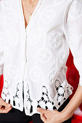 Nakışlı Düğmeli Yarım Kol Gömlek Beyaz - Kadın Giyim Modelleri