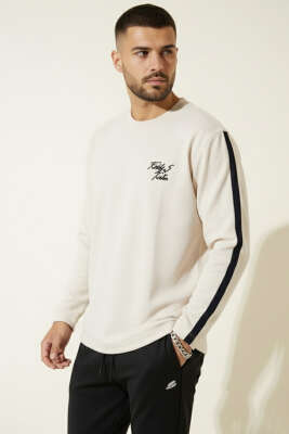 Nakışlı Kol Şeritli Erkek Sweatshirt Bej - Erkek Sweatshirt