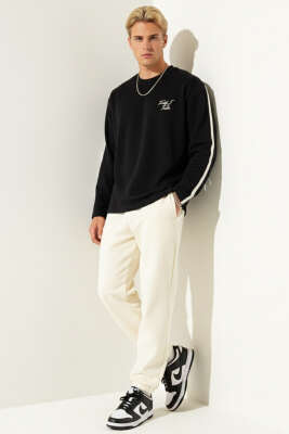 Nakışlı Kol Şeritli Erkek Sweatshirt Siyah - Erkek Sweatshirt