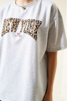 New York Baskılı T-Shirt Gri - Kadın Giyim Modelleri