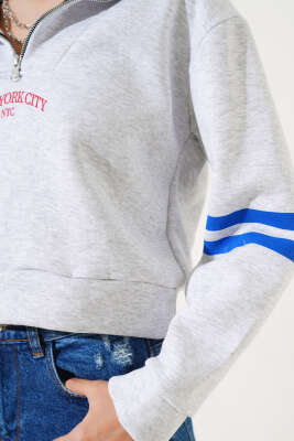 New York Baskılı Üç İplik Kısa Sweatshirt Melanj Gri - Kadın Giyim Modelleri