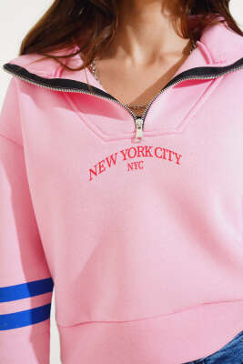 New York Baskılı Üç İplik Kısa Sweatshirt Pembe - Kadın Giyim Modelleri