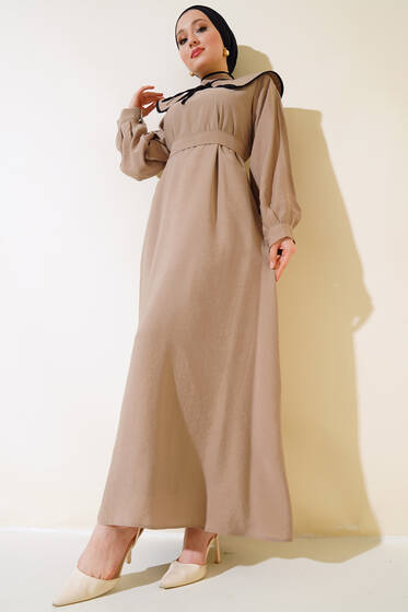 Nostaljik Yaka Kuşaklı Elbise Vizon - Tesettür Elbise