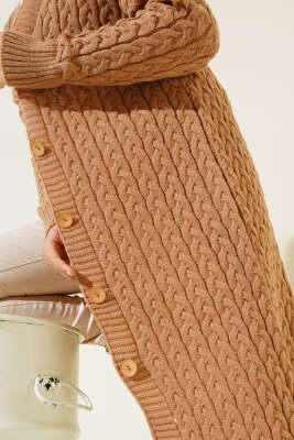 Düğmeli Uzun Triko Hırka Büsküvi - Triko Hırka