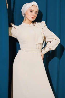 Omuz Boncuklu Kuşaklı Abiye Elbise Bej - Elbise