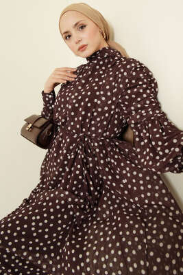 Omuz Büzgülü Puantiyeli Şifon Elbise Kahve - Elbise