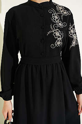 Omuz Çiçek Nakışlı Düğmeli Elbise Siyah - Elbise