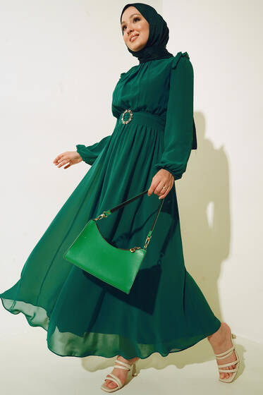 Omuz Fırfır Detaylı Taşlı Kuşaklı Şifon Elbise Zümrüt - Tesettür Elbise