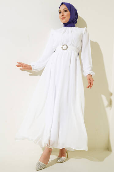 Omuz Fırfır Detaylı Taşlı Kuşaklı Şifon Elbise Beyaz - Tesettür Elbise