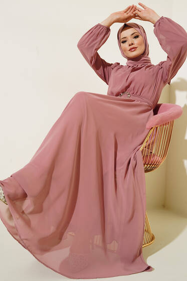 Omuz Fırfır Detaylı Taşlı Kuşaklı Şifon Elbise Pudra - Tesettür Elbise