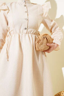 Omuz Fırfırlı Bel Lastikli Gofre Elbise Bej - Tesettür Elbise