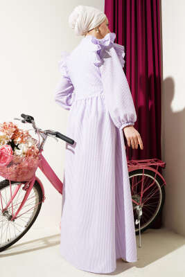 Omuz Fırfırlı Düğmeli Çizgili Gofre Elbise Lila - Tesettür Elbise