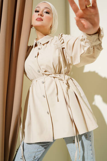 Omuz Fırfırlı Kalp Düğmeli Gömlek Bej - Gömlek